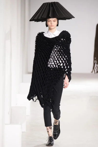 Look 30